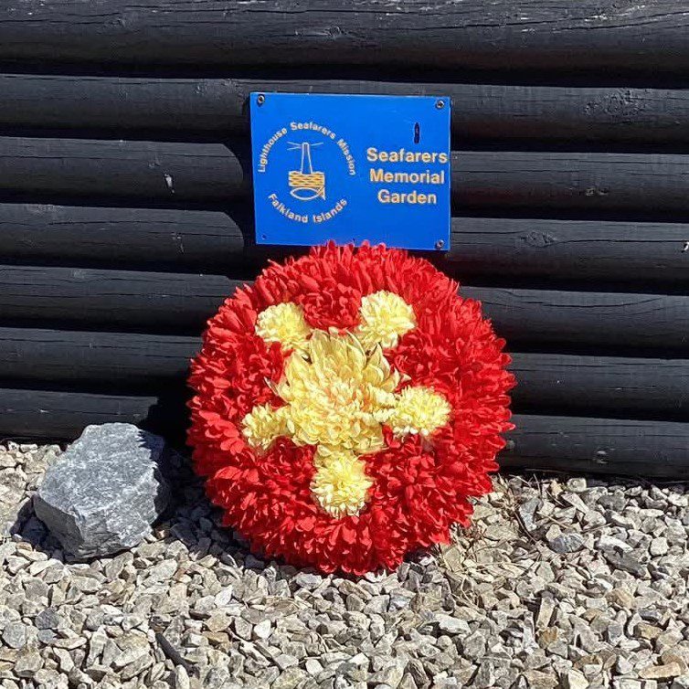 An Fong wreath cropped